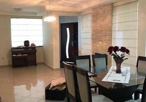 Sobrado com 3 Quartos à venda, 200m²