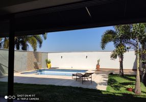 Casa de Condomínio com 3 Quartos à venda, 290m²