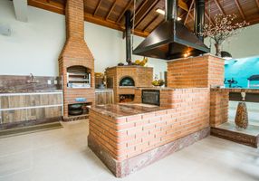 Casa de Condomínio com 4 Quartos à venda, 561m²