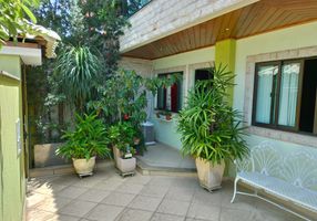 Casa com 2 Quartos à venda, 126m²