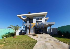 Casa de Condomínio com 3 Quartos à venda, 215m²