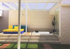 Casa de Condomínio com 3 Quartos à venda, 250m²