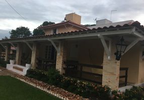 Casa de Condomínio com 4 Quartos à venda, 400m²