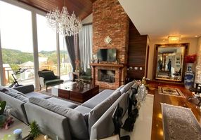 Casa com 4 Quartos à venda, 500m²