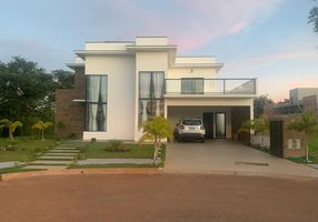 Casa de Condomínio com 4 Quartos à venda, 235m²