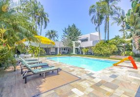 Casa de Condomínio com 4 Quartos para venda ou aluguel, 700m²