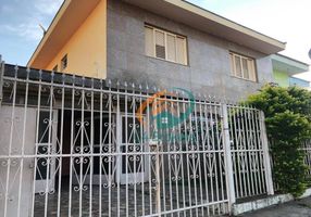Casa com 4 Quartos à venda, 240m²