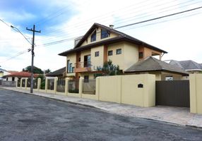 Sobrado com 4 Quartos à venda, 364m²