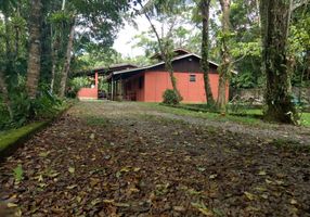 Fazenda/Sítio com 3 Quartos à venda, 303m²
