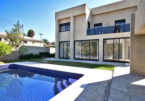 Casa com 5 Quartos para venda ou aluguel, 390m²