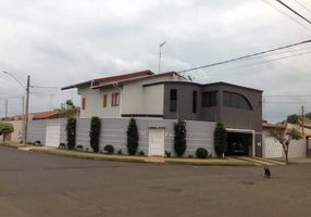 Sobrado com 3 Quartos à venda, 242m²