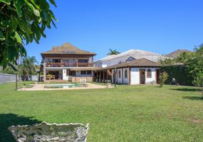 Casa de Condomínio com 4 Quartos à venda, 1100m²