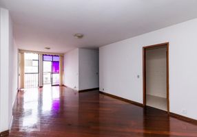Apartamento com 3 Quartos para alugar, 140m²