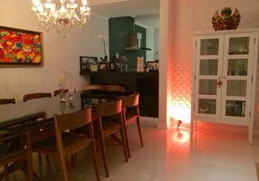 Casa de Condomínio com 3 Quartos para venda ou aluguel, 220m²