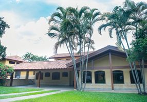 Casa com 4 Quartos à venda, 697m²