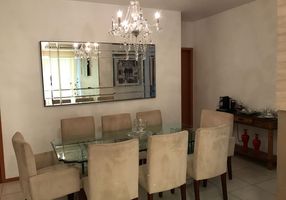 Apartamento com 4 Quartos para alugar, 127m²