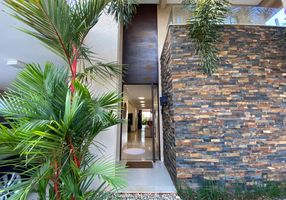 Casa de Condomínio com 4 Quartos à venda, 320m²