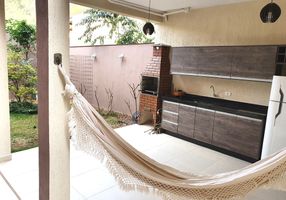 Casa com 3 Quartos à venda, 190m²