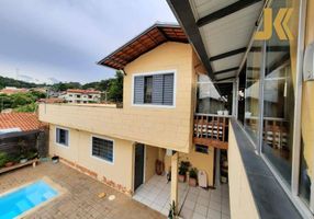 Casa com 5 Quartos à venda, 300m²