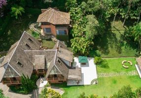 Casa de Condomínio com 4 Quartos à venda, 500m²