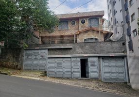 Casa com 6 Quartos para alugar, 500m²