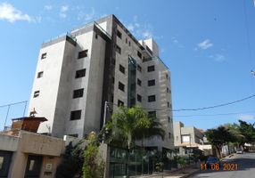 Apartamento com 4 Quartos à venda, 215m²