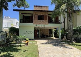 Casa de Condomínio com 5 Quartos para venda ou aluguel, 300m²