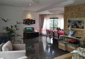 Apartamento com 3 Quartos à venda, 131m²