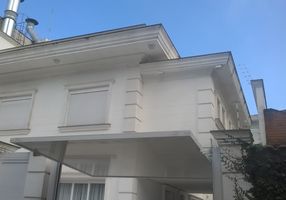 Casa com 4 Quartos para alugar, 300m²