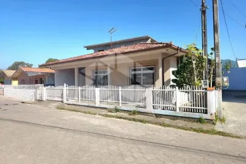 Foto 1 de Casa com 2 Quartos para alugar, 132m² em Maciambu, Palhoça