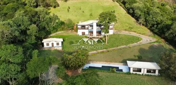Casa de Condomínio com 8 Quartos para venda ou aluguel, 1060m² no Samambaia, Petrópolis