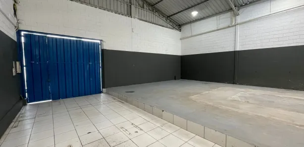 Galpão/Depósito/Armazém para alugar, 305m² no Laranjeiras, Betim