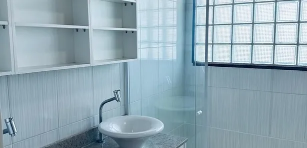 Casa de Condomínio com 4 Quartos para venda ou aluguel, 300m² no Busca Vida (Abrantes), Camaçari