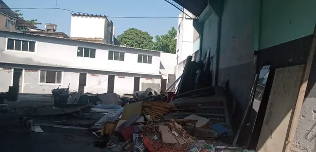 Galpão/Depósito/Armazém para venda ou aluguel, 900m² no Rocha Miranda, Rio de Janeiro