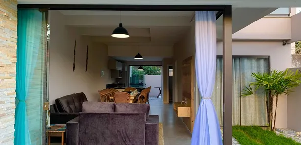 Sobrado com 4 Quartos para alugar, 150m² no Mariscal, Bombinhas
