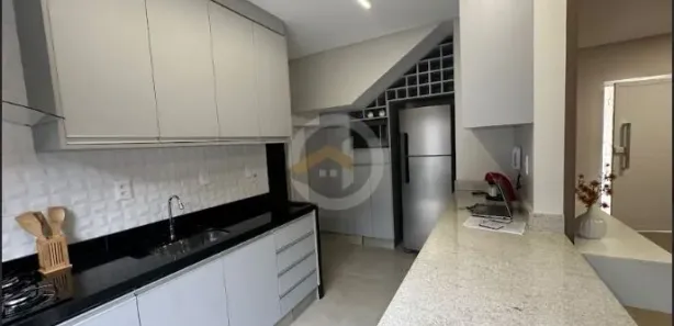 Sobrado com 3 Quartos para alugar, 154m² no Vila Rosa, Goiânia