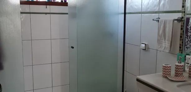 Casa de Condomínio com 3 Quartos para venda ou aluguel, 230m² no Condominio Residencial Real Ville, Pindamonhangaba