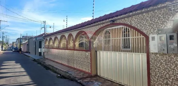 Casa com 3 Quartos à venda, 300m² no Alvorada, Manaus