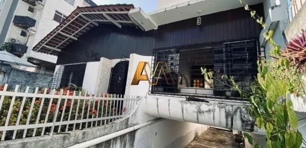 Casa com 4 Quartos à venda, 250m² no Pituba, Salvador