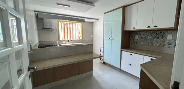Casa de Condomínio com 5 Quartos à venda, 298m² no Stella Maris, Salvador