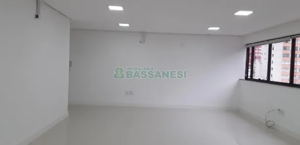 Sala Comercial para alugar, 61m² no Centro, Caxias do Sul