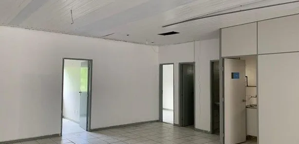 Sala Comercial para alugar, 138m² no Acupe de Brotas, Salvador
