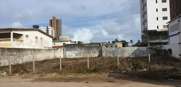 Lote/Terreno à venda, 810m² no Candeias, Jaboatão dos Guararapes