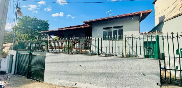 Casa com 5 Quartos para alugar, 240m² no Universitário, Belo Horizonte