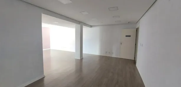 Sala Comercial à venda, 50m² no Centro, Caxias do Sul