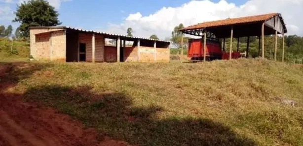 Fazenda/Sítio com 3 Quartos à venda, 160m² no Área Rural de Piratininga, Piratininga