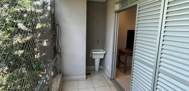 Casa de Condomínio com 4 Quartos para alugar, 374m² no Jardim Florença, Goiânia