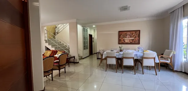 Casa de Condomínio com 4 Quartos para alugar, 330m² no Jardim Florença, Goiânia