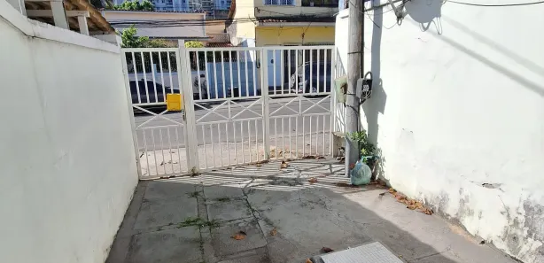 Casa com 2 Quartos para alugar, 110m² no Alvarez, Nova Iguaçu