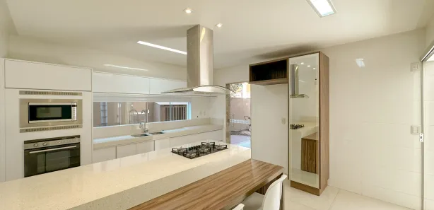 Casa de Condomínio com 5 Quartos para alugar, 336m² no Jardins Valência, Goiânia